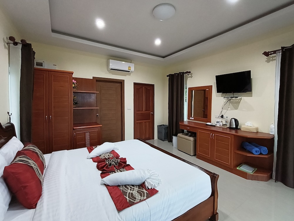Deluxe Room, 1 King Bed, Non Smoking, Sea View photo 3