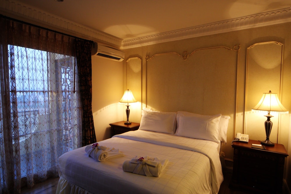 One Bedroom Suite - Photo 3