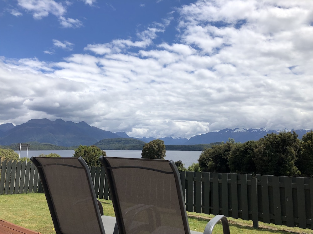 Holiday House - Lakeview
