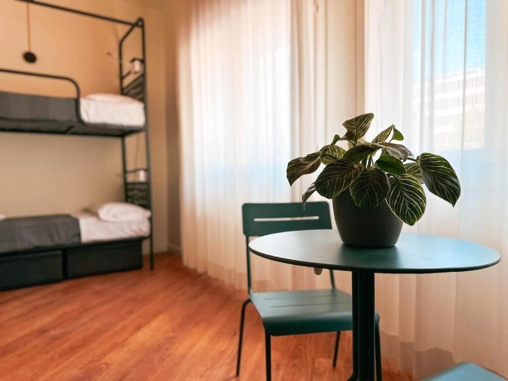 Shared Dormitory, Women only