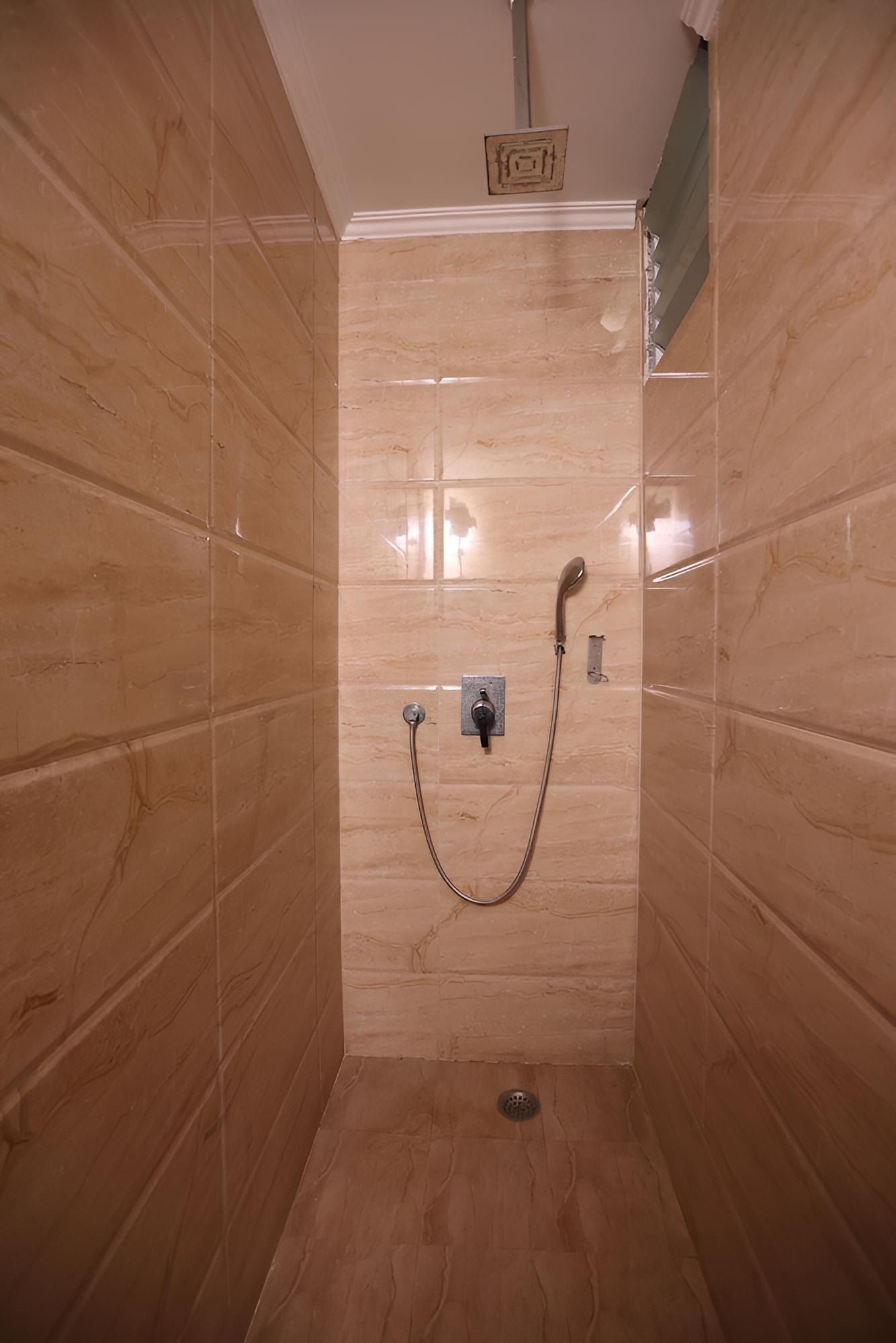 Deluxe Room - Photo 11