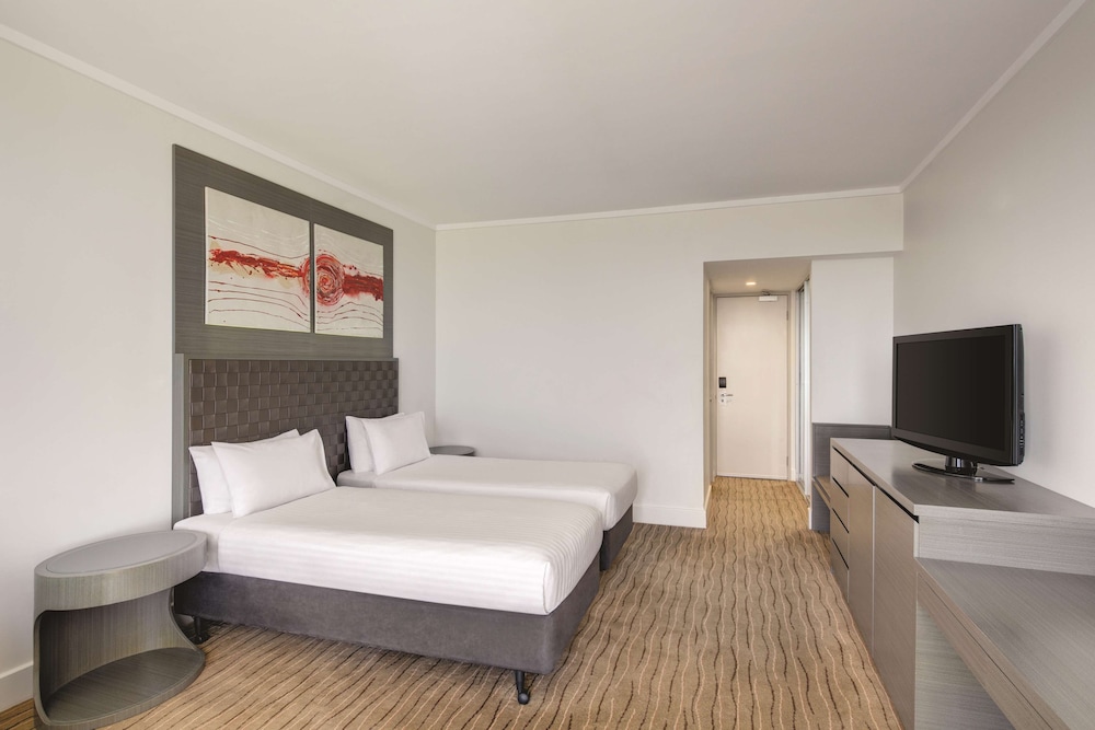 Sunset Oceanview Corner Room photo 2