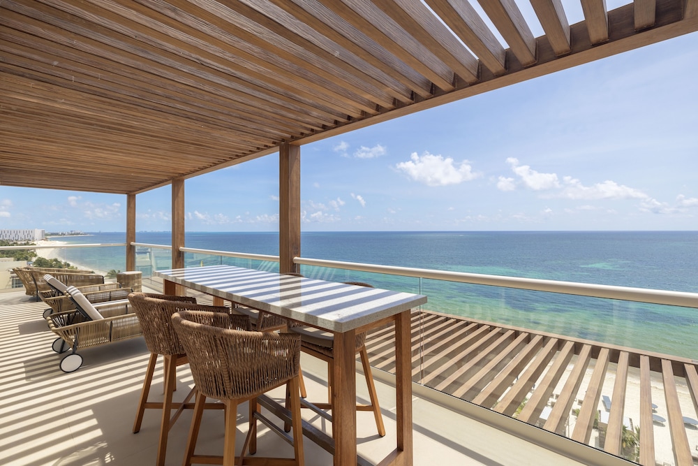 Luxury Sky Chairman Suite Two Bedroom Ocean Front Diamond Club - Photo 10