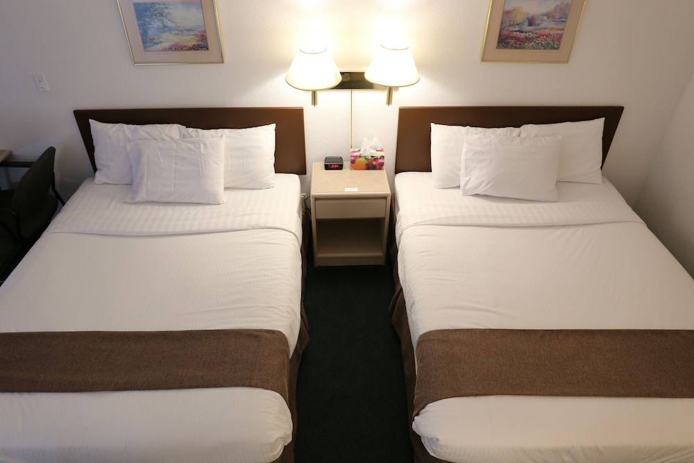 Room, 2 Queen Beds photo 1