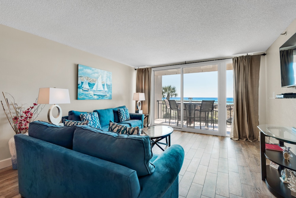 Deluxe Condo, 2 Bedrooms, 2 Bathrooms, Beachfront (Master Bedroom Beachfront) (Furnishings vary) photo 1