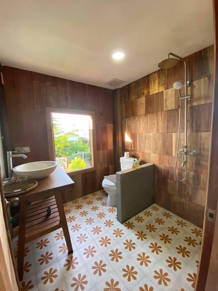 Three-Bedroom Villa Countryside View - Photo 4