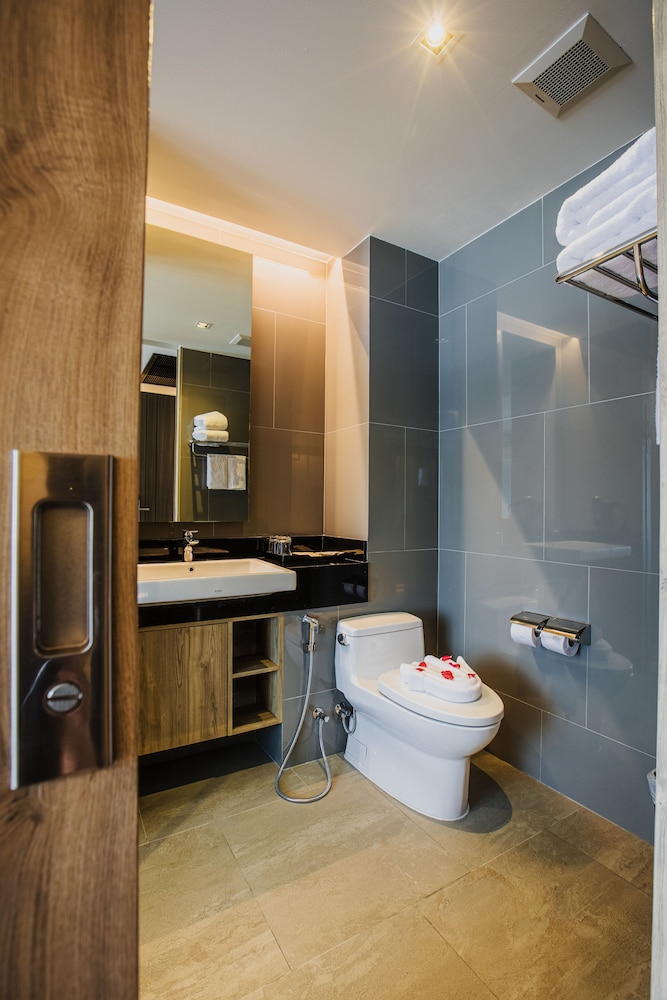 Rak Suite Room with Kitchenette City View - Photo 9