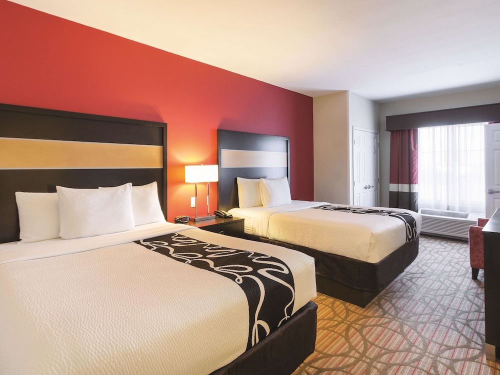 Suite, 2 Queen Beds, Non Smoking - Photo 2