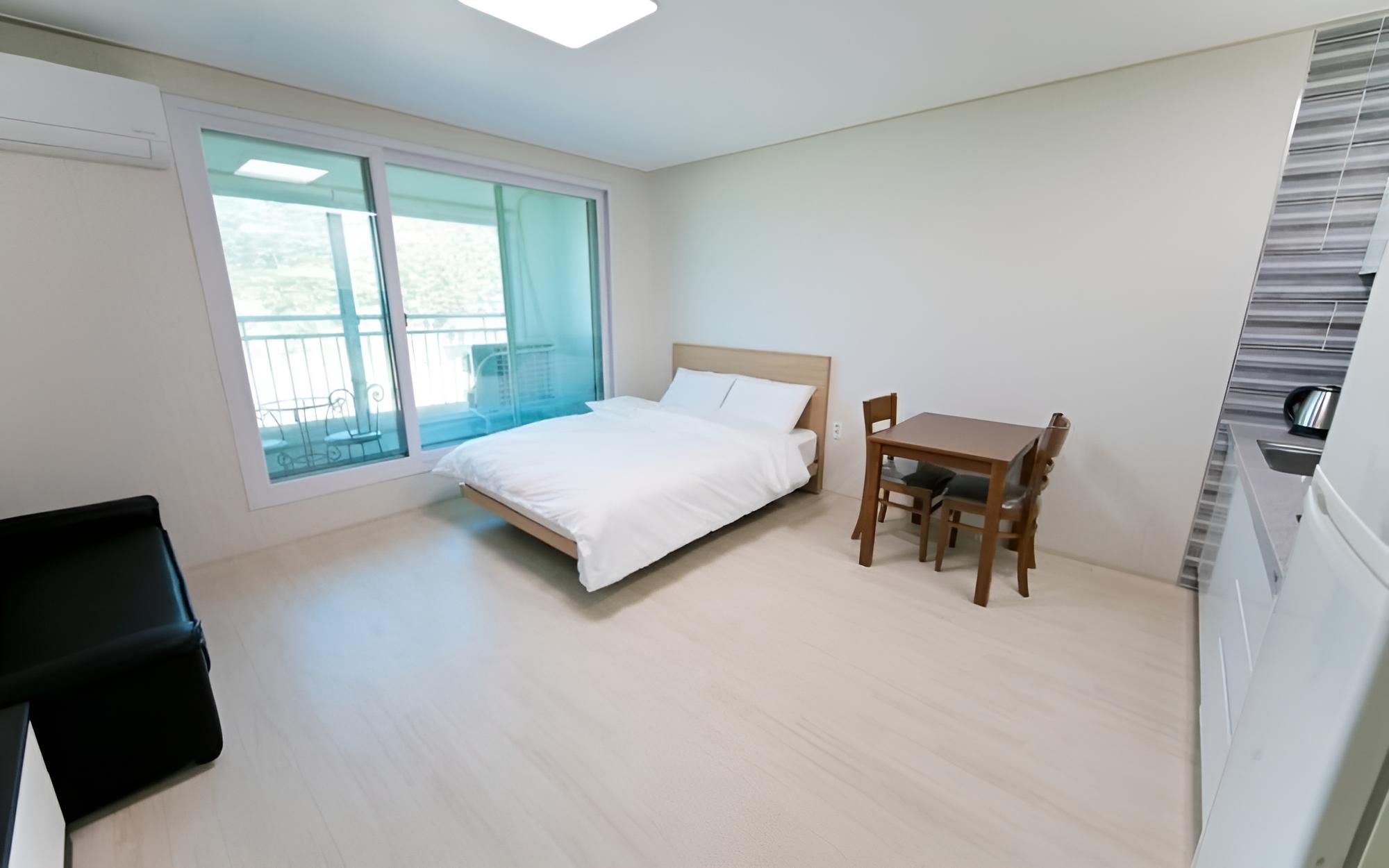 Room (Room 202) photo 1