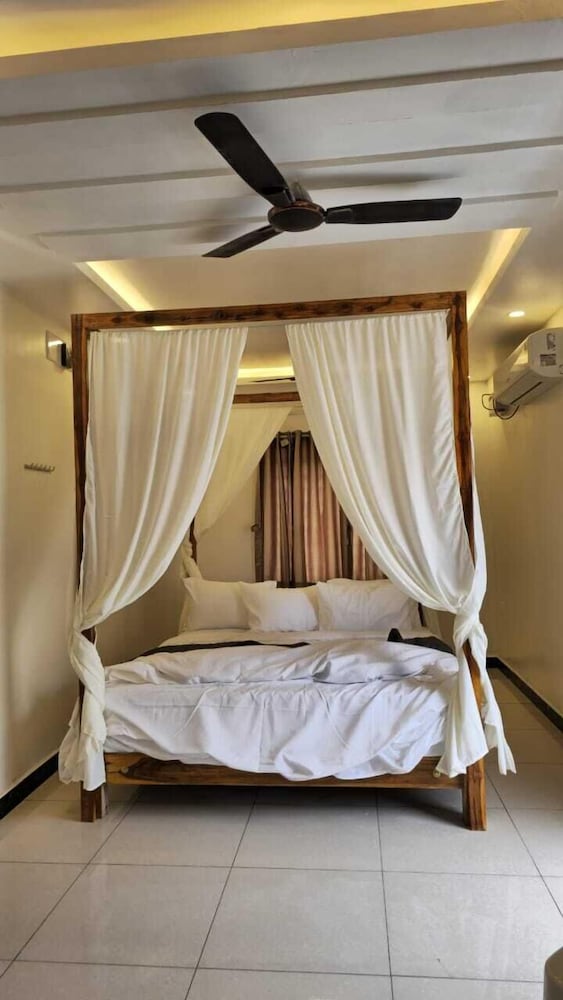 Honeymoon Room