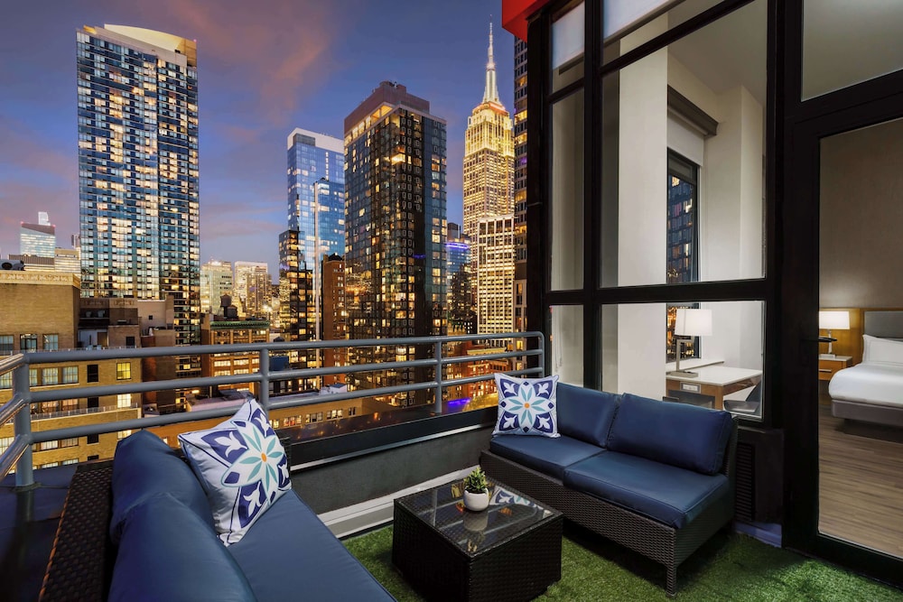 Penthouse, 1 King Bed, Non Smoking, Balcony photo 1