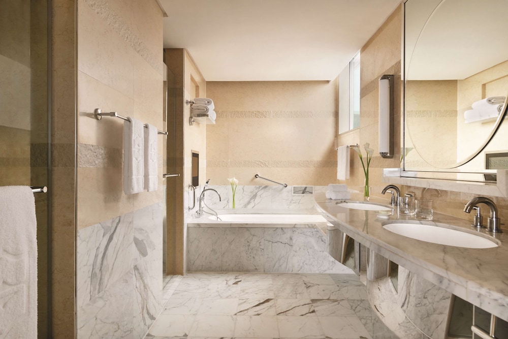 Executive Suite - Photo 5