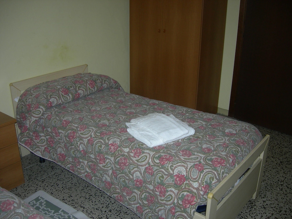 Double or Twin Room, Shared Bathroom photo 3