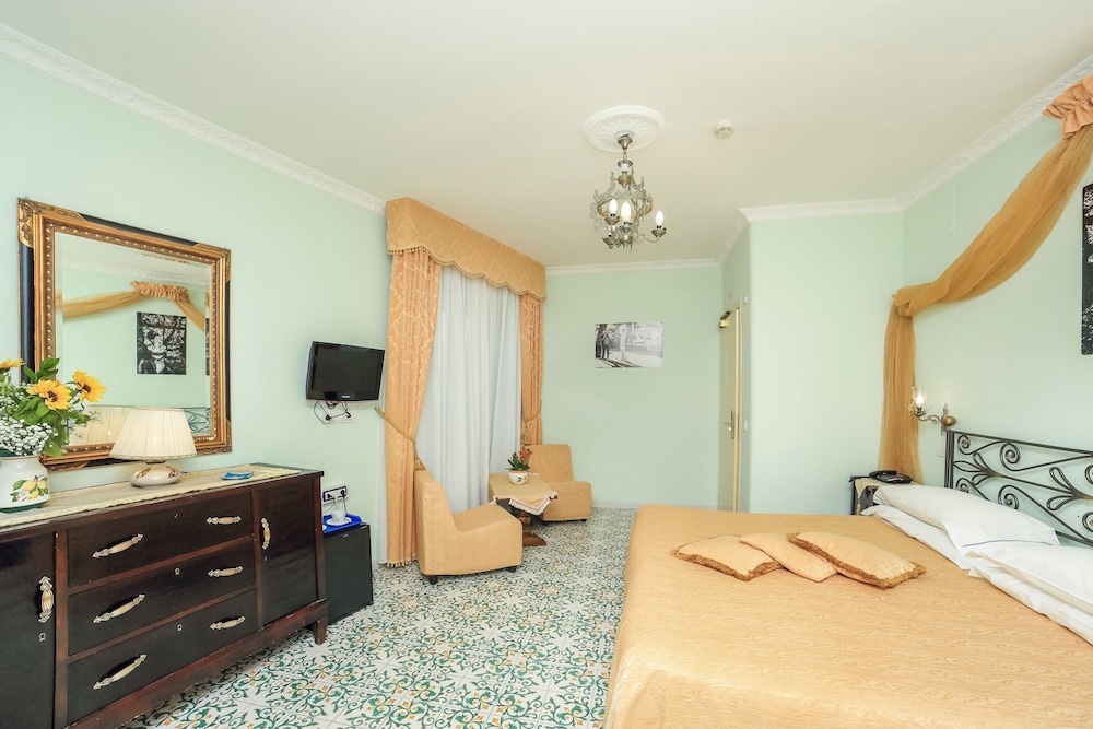 Standard Double or Twin Room photo 3