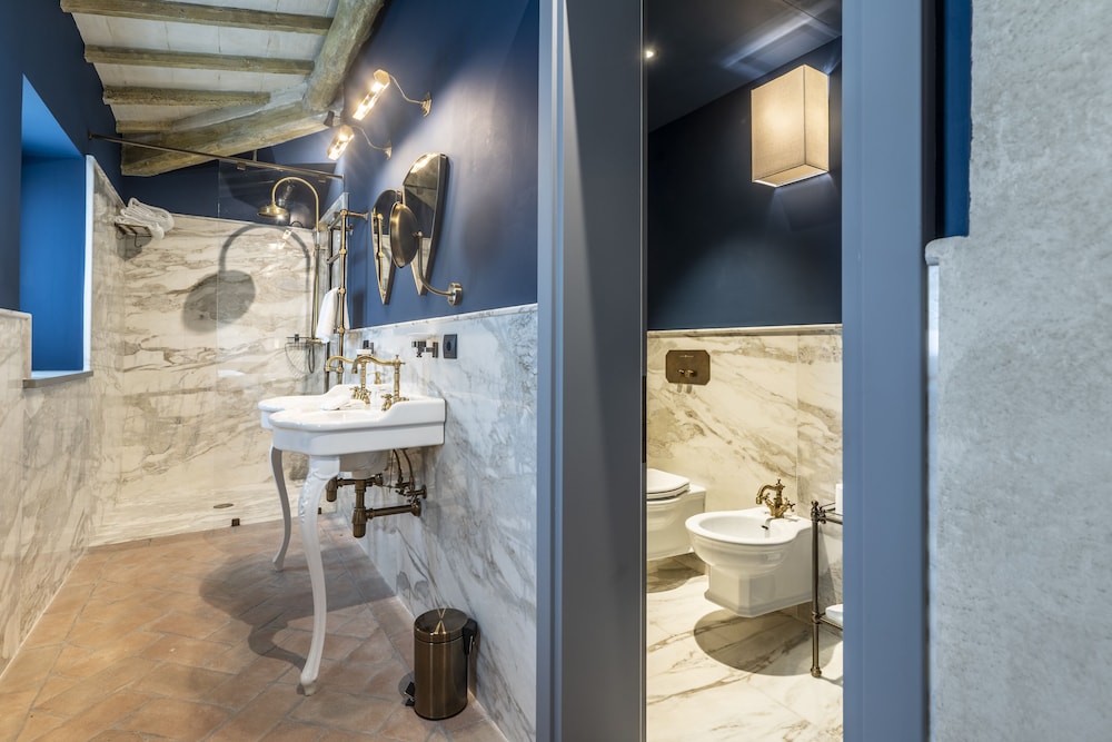 Premium Suite - Photo 21