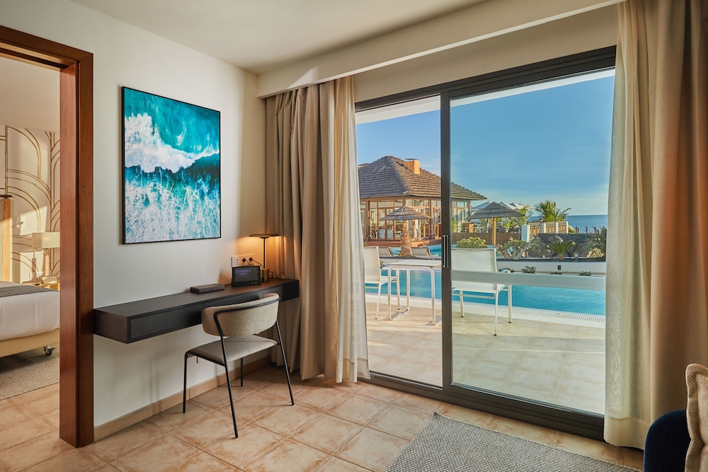 Suite, Pool Access (Terrace - Preferred Club)