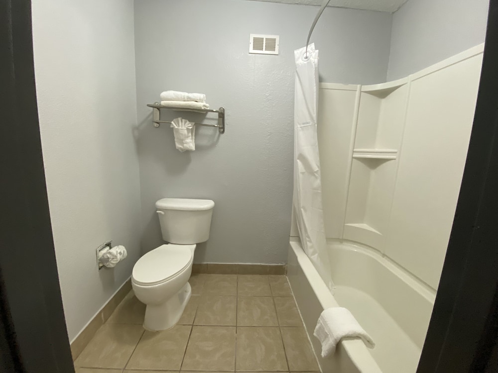 Standard Room, 1 King Bed, Non Smoking - Photo 2