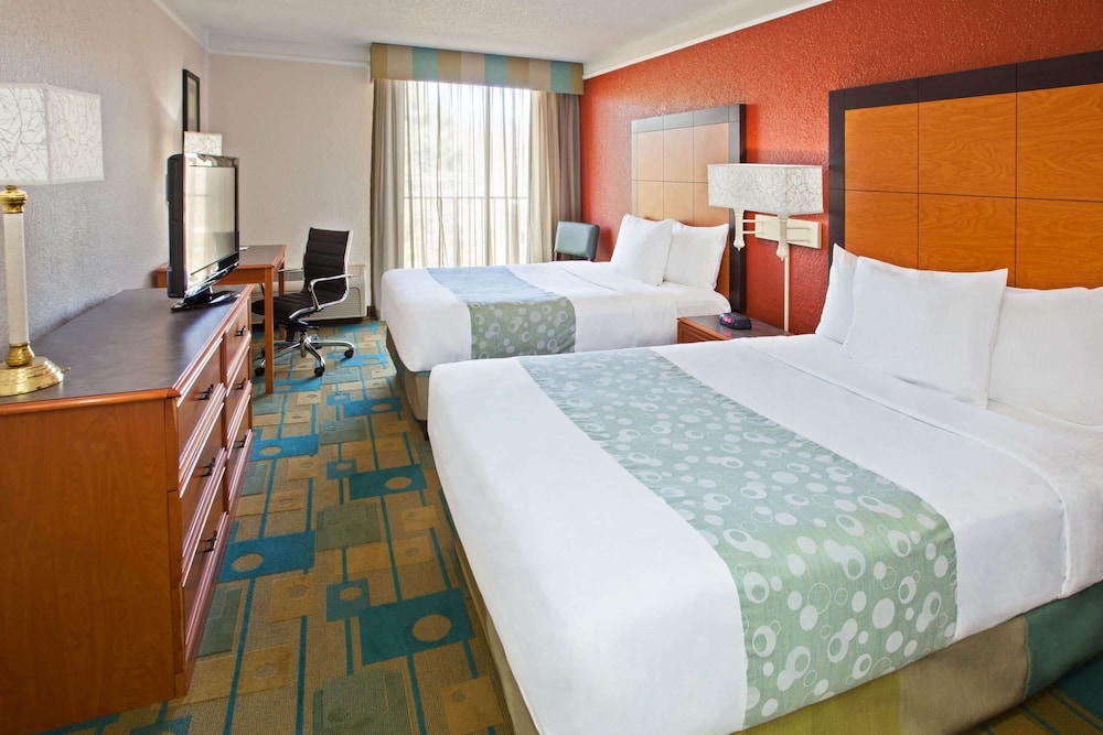 Deluxe Room, 2 Queen Beds, Non Smoking photo 1
