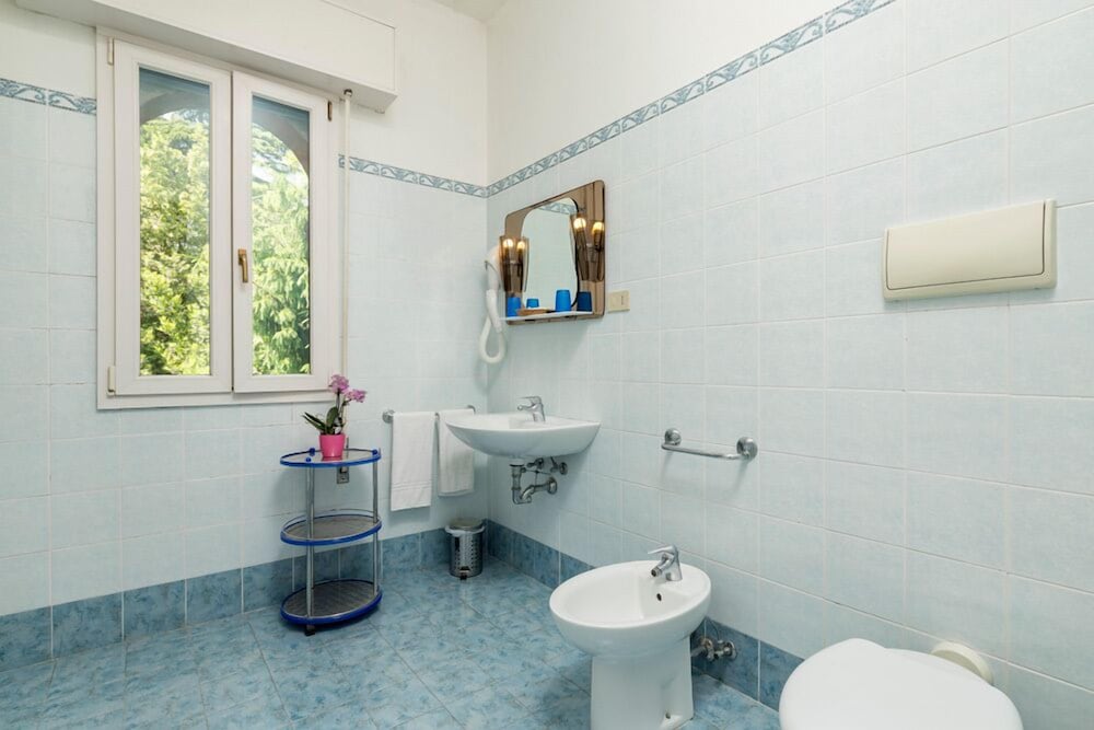 Double or Twin Room - Photo 11