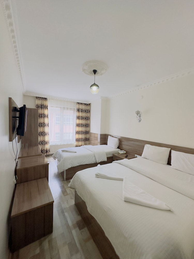 Comfort Triple Room, Non Smoking, City View photo 2