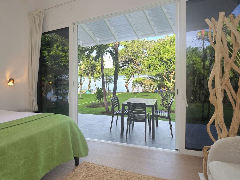 Bungalow, 1 King Bed with Sofa bed, Sea Facing photo 2