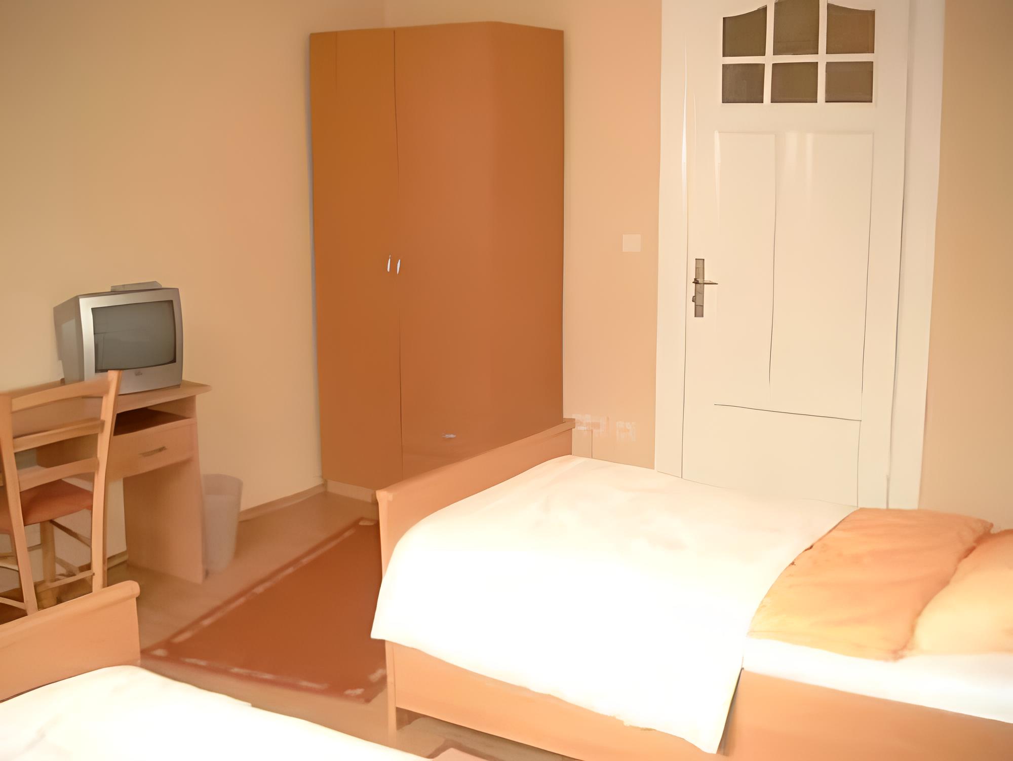 Double or Twin Room photo 2