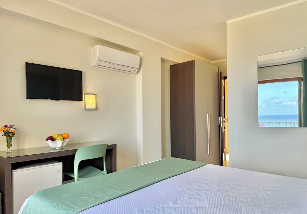 Comfort Double or Twin Room, Sea View - Photo 13