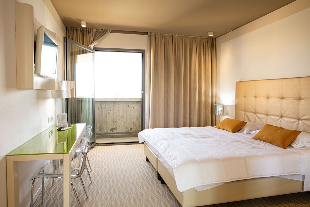 Deluxe Double or Twin Room photo 1