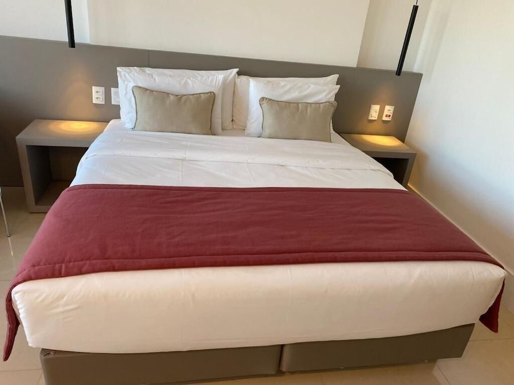 Executive Room, 1 Queen Bed, Non Smoking - Photo 2