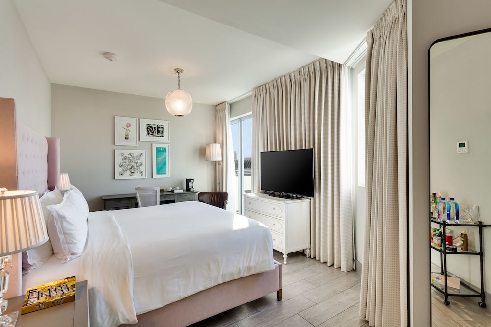 Classic Room, 1 King Bed, Terrace, City View
