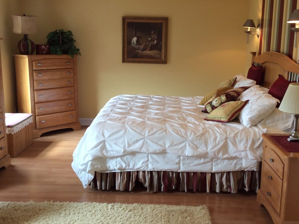 Luxury Double Room, Ensuite, Lake View (Grand Portal Room)