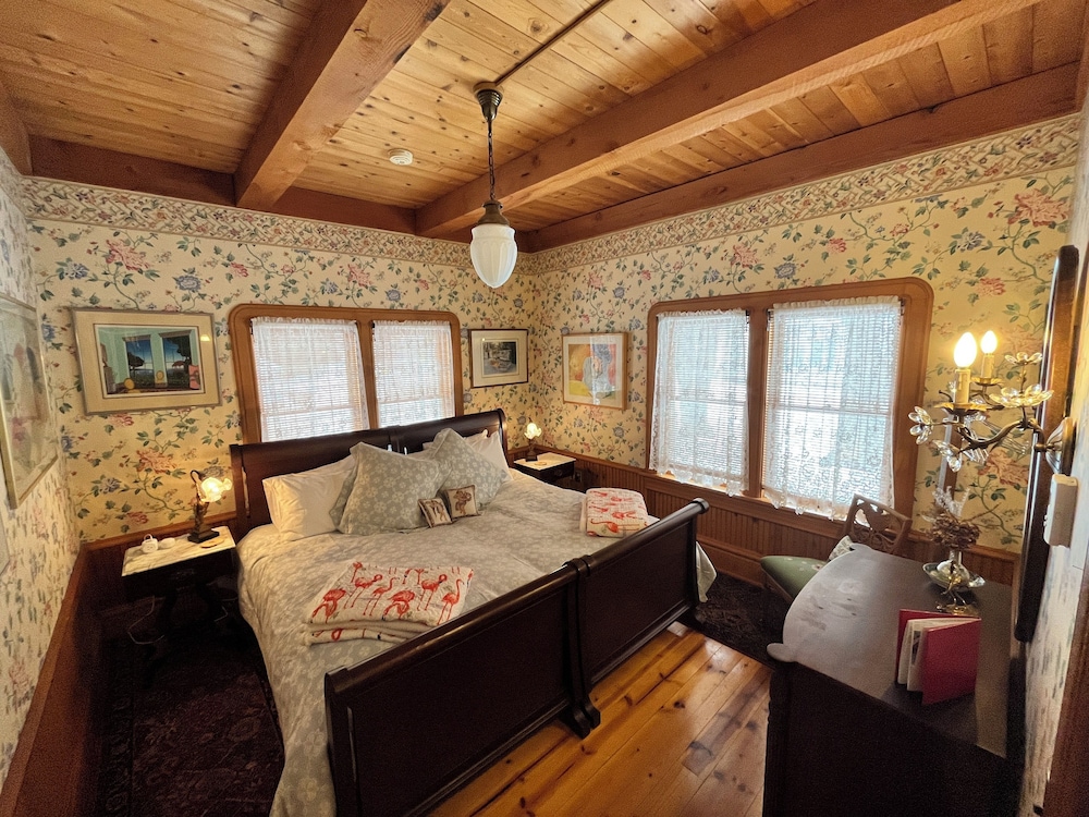 Suite, 2 Bedrooms, Balcony, Lake View photo 3