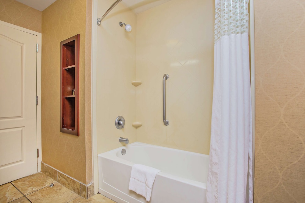 Suite, 1 King Bed, Accessible, Non Smoking - Photo 4