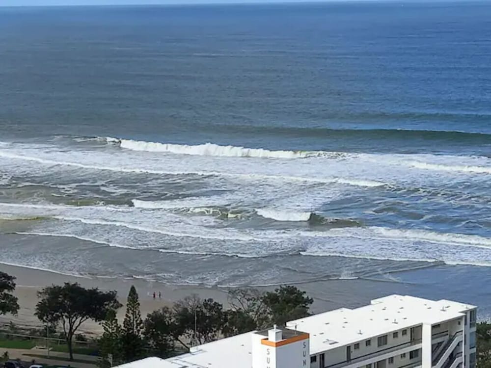 Deluxe Studio Suite, 1 King Bed, Balcony, Ocean View photo 2