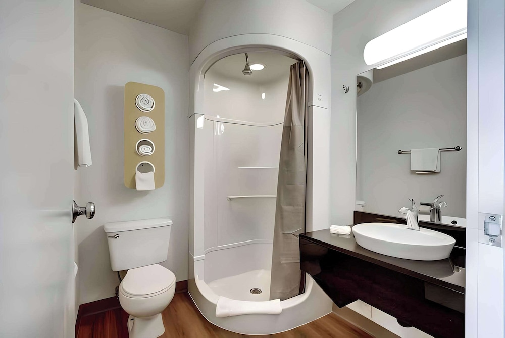 Room, 1 Queen Bed, Accessible, Non Smoking photo 2