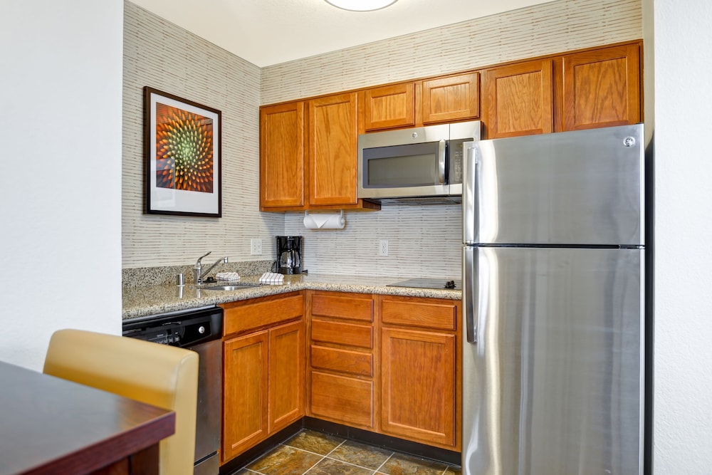 Suite, 1 Bedroom (Mobility/Hearing Accessible, Tub) - Photo 3
