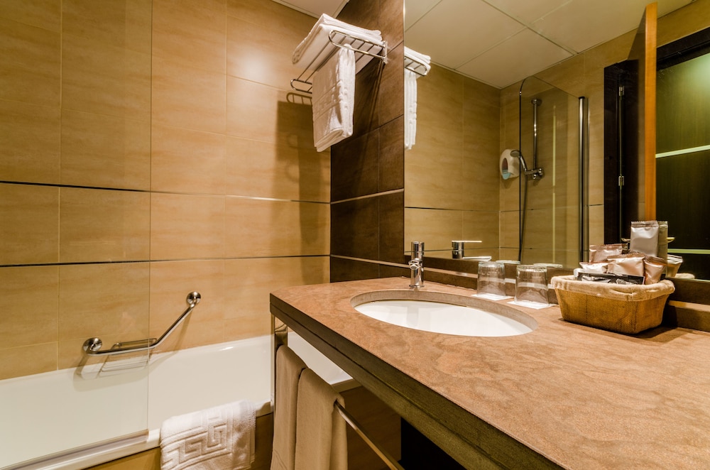 Standard Double Room - Photo 12