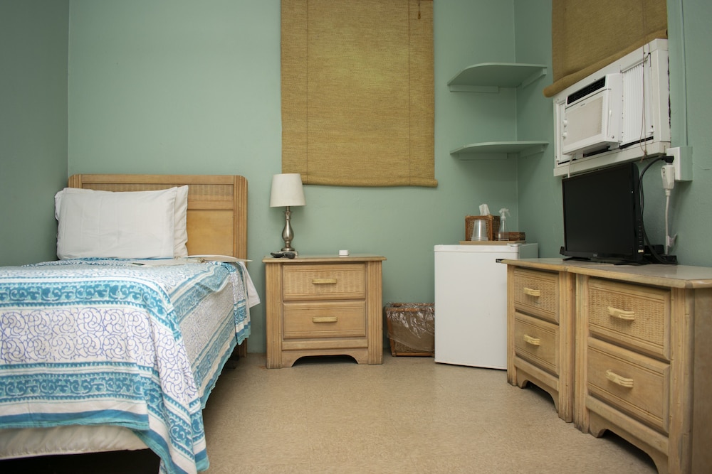 Single/Economy 1 Twin Bed (shared bath) photo 1