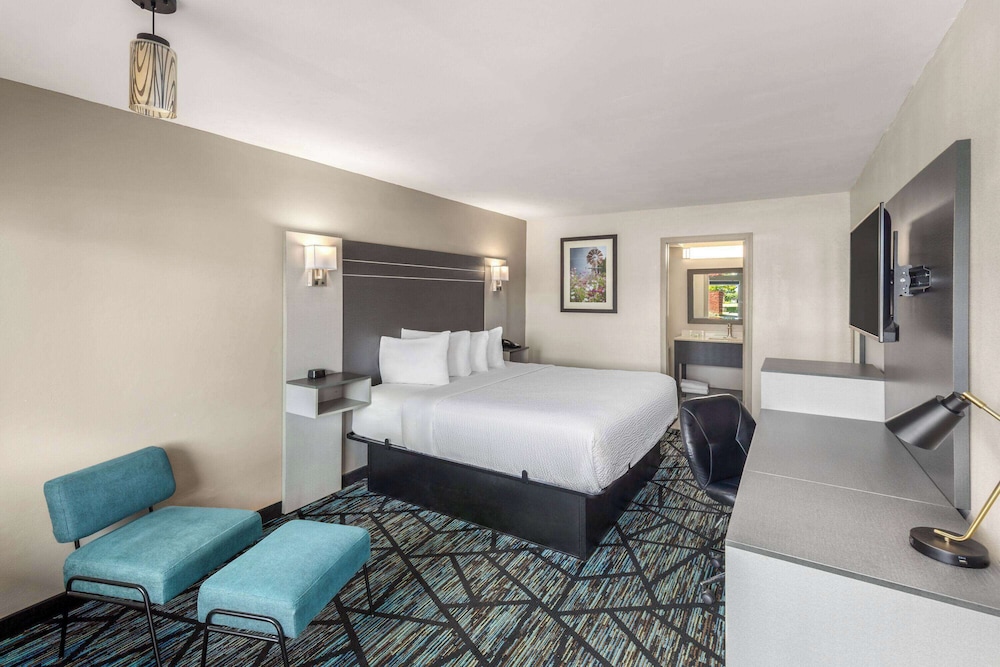 Room, 1 King Bed, Non Smoking - Photo 1