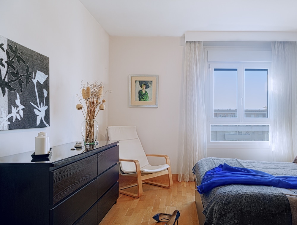 Apartamento, 2 habitaciones, balcón, vista parcial al océano