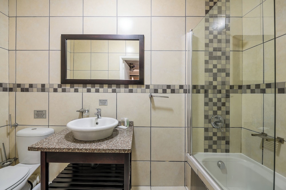Two Bedroom Apartment with Balcony photo 2