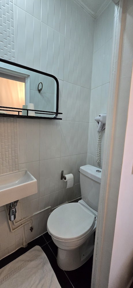 Standard Single Room (no elevator) photo 3