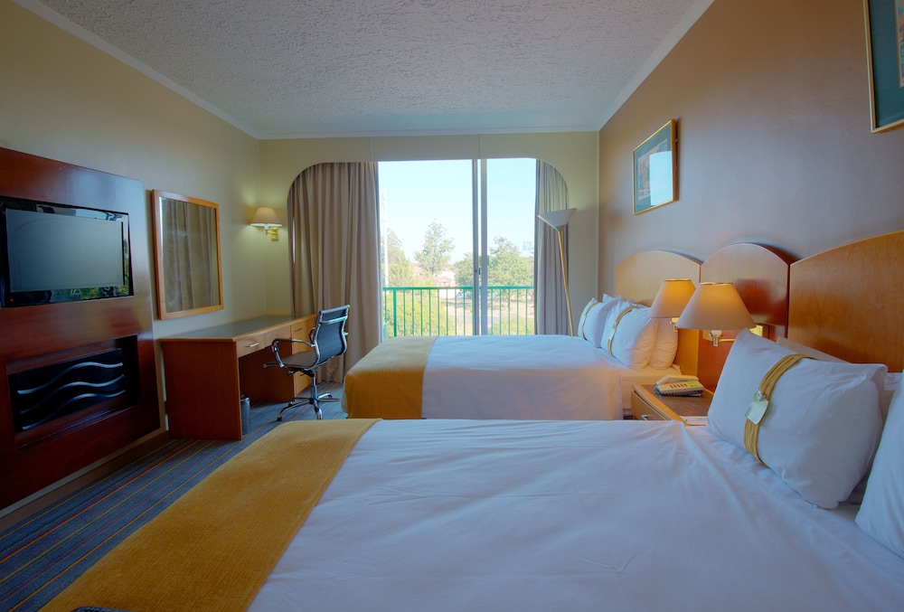 Standard Room, 2 Double Beds, Non Smoking - Photo 2