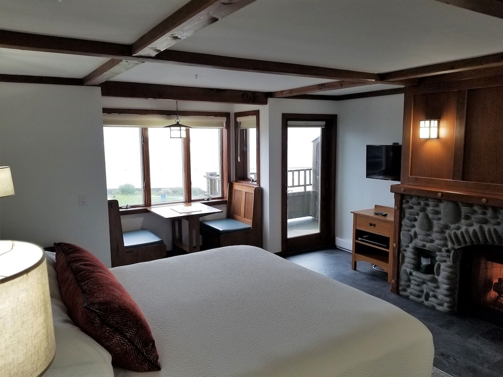 La Colina - Ocean View King Studio - Kitchenette, Fireplace, Private Deck photo 1