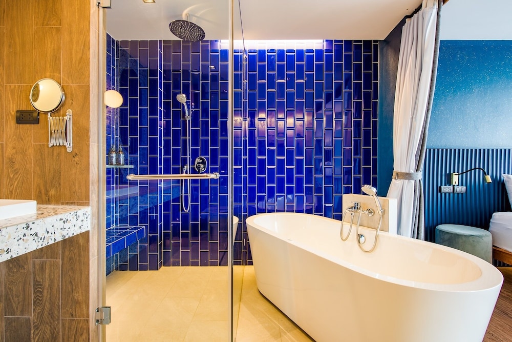 One-Bedroom Suite - Photo 23