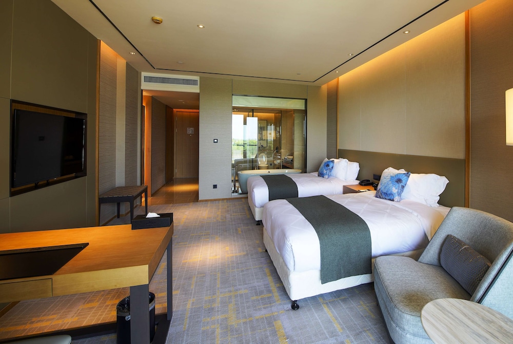 Room, Multiple Beds, Non Smoking, Lake View photo 1