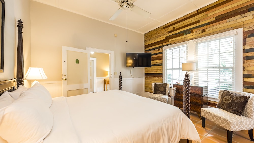 Room, 1 King Bed photo 3