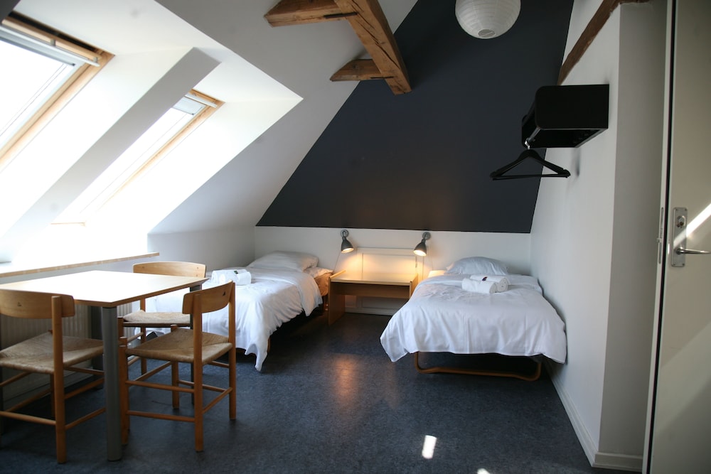 Traditional Quadruple Room, Shared Bathroom photo 1