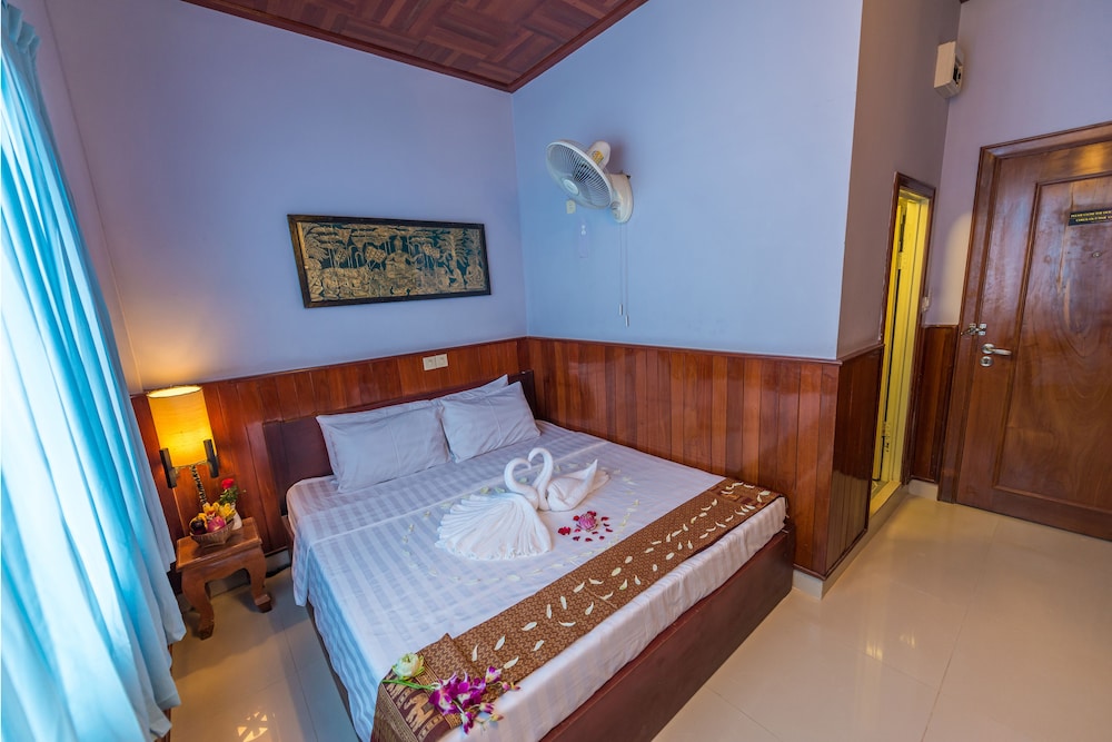 Deluxe Double with City View Free Airport Pickup & 60 minutes full body massage
