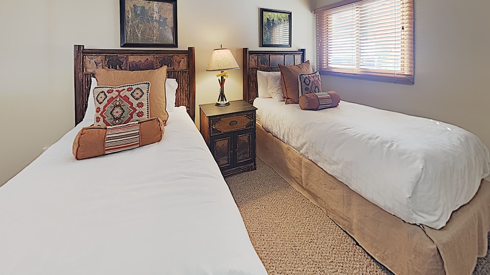 Deluxe Three Bedroom ~ D2E photo 1